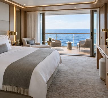 A suite opening onto the sea